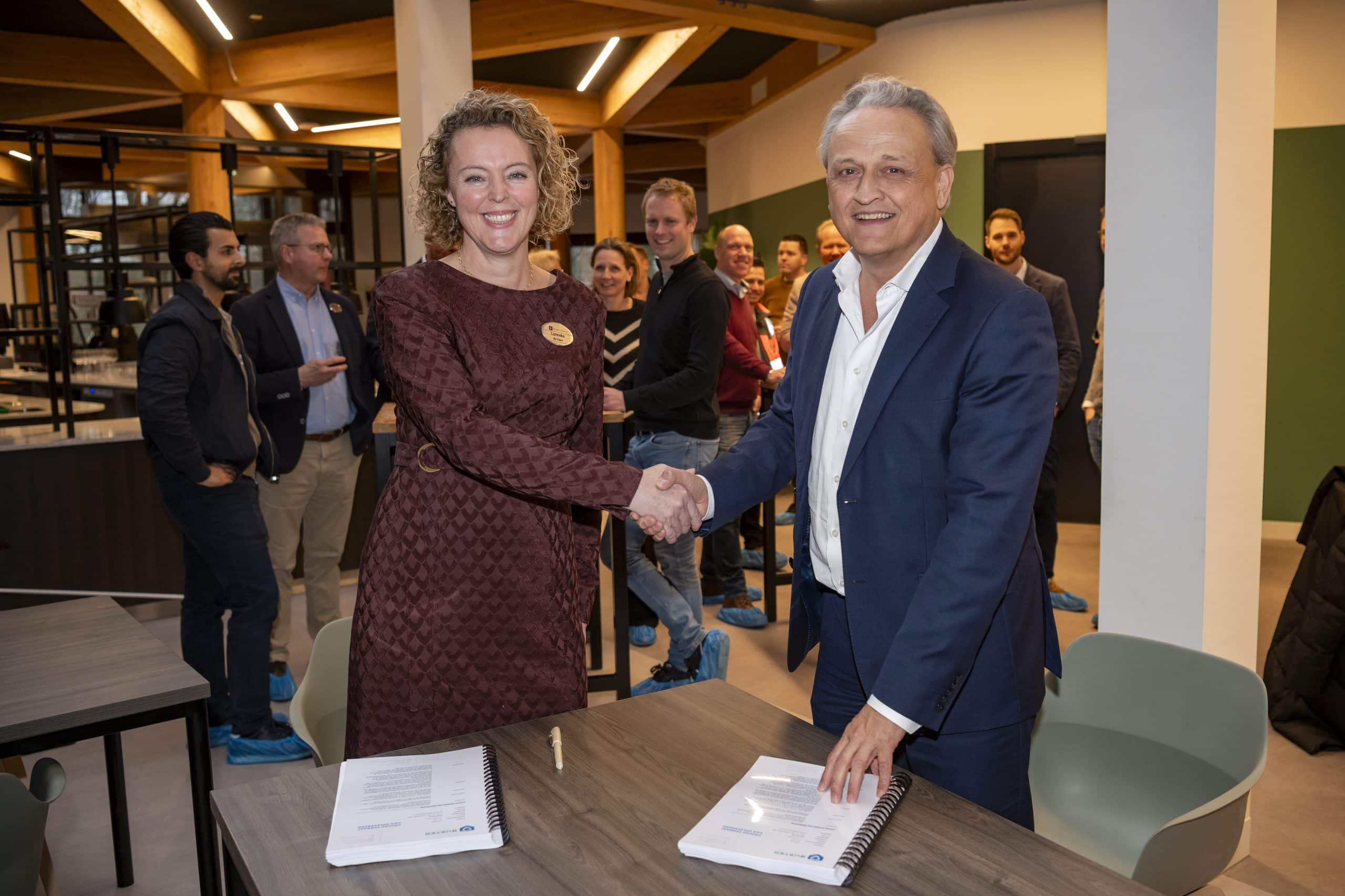 Sleutels nieuwe woonzorglocatie Laarstede overgedragen aan Het Laar ...